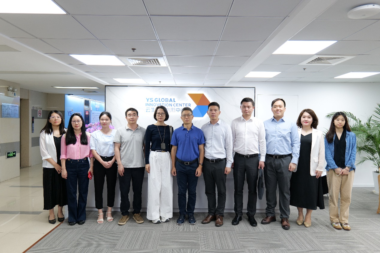 广州市白云区人力资源和社会保障局局长黄秉纲一行莅临ag尊龙链接全球创新中心调研走访